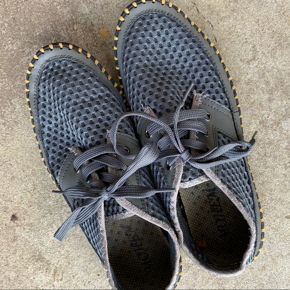 Mohem Mens water shoes -size 42 (us-9).